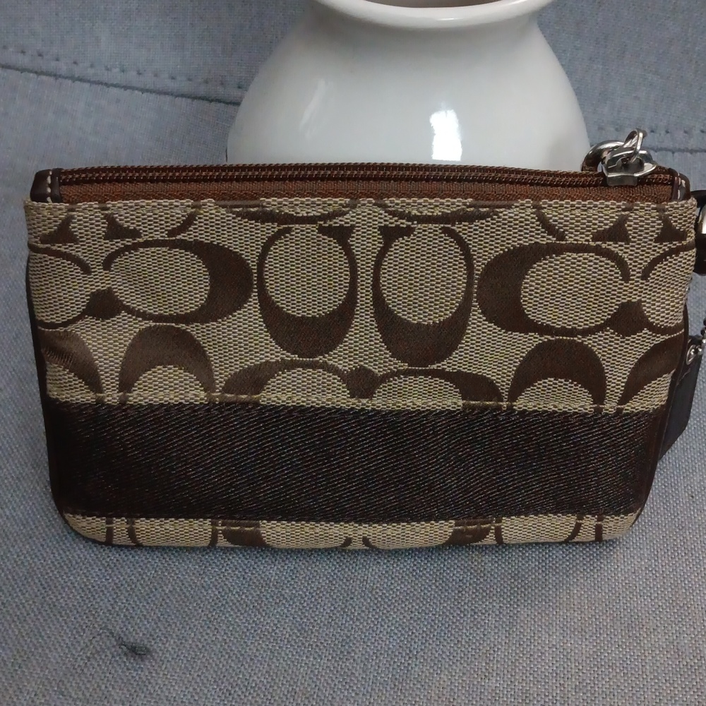 Coach - Picture 2 of 4
